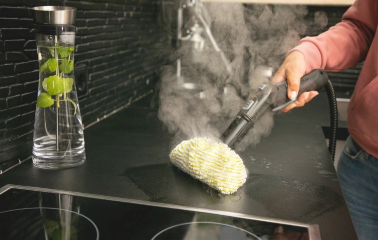 Dybrengøring af badeværelse og køkken