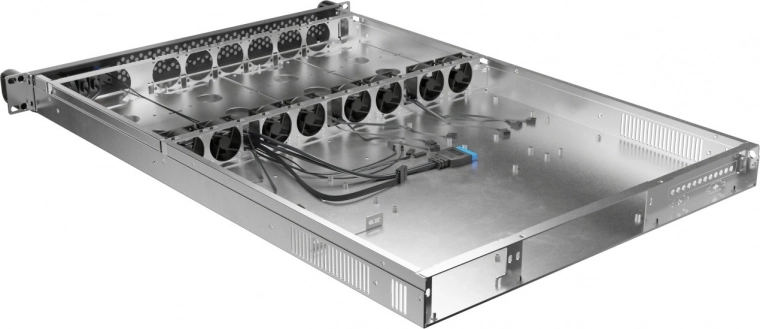 Avanceret køling: 8× 40 mm PWM med lav støj