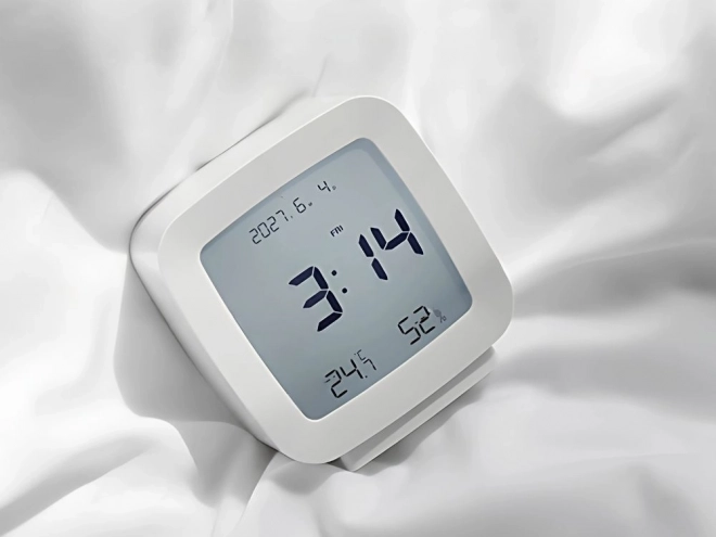 Vækkeur med snooze-funktion og måling af temperatur og fugtighed