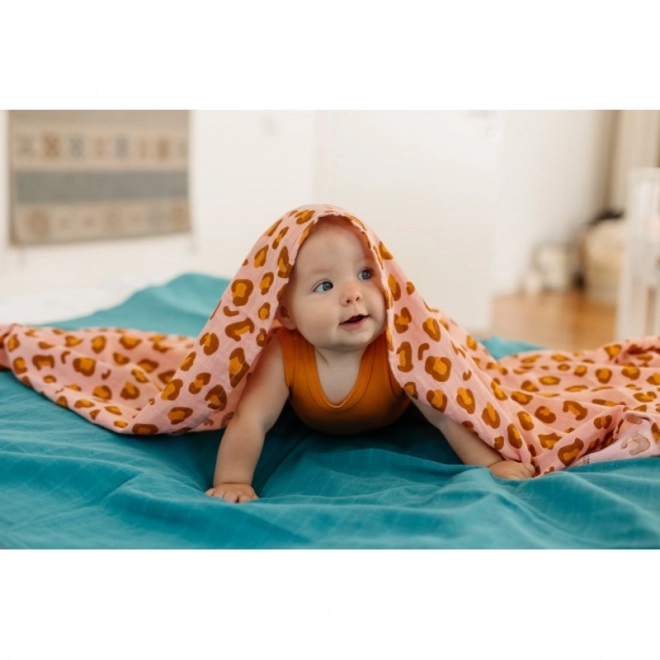 Tommy Lise Bomulds Musselin Tæppe Coral Leopard 120x120 cm