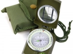Prismatisk militærkompas med metalhus