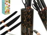 Sæt med køkkenknive og sakse med en marmorstativ